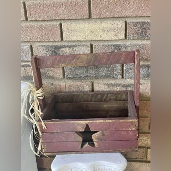Distressed Wood Star Cutout Tote, Red - Picture 2 of 11